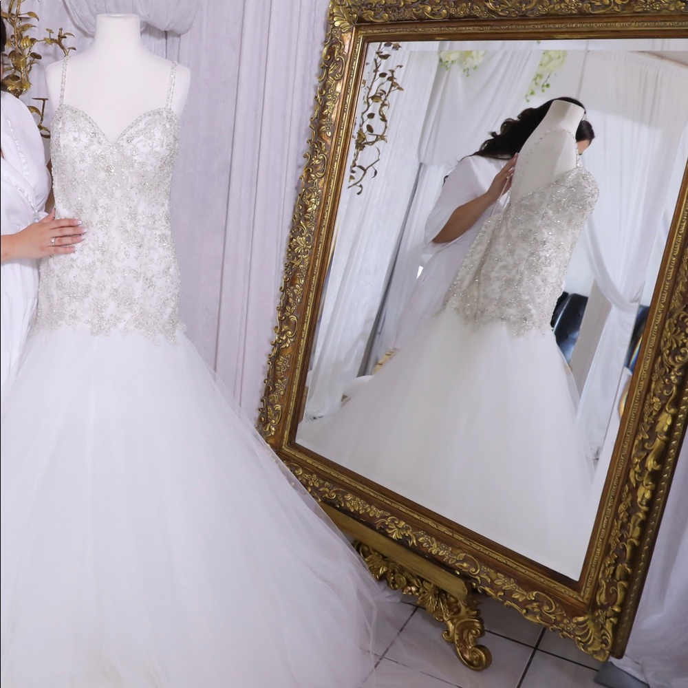 Elegant wedding dress